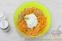 Фото приготовления рецепта: Лодочки из огурцов с морковью и грецкими орехами - шаг №5