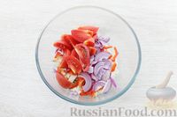 Фото приготовления рецепта: Салат с курицей, овощами и сливами - шаг №9