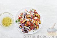 Фото приготовления рецепта: Салат с курицей, овощами и сливами - шаг №12