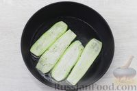 Фото приготовления рецепта: Рулетики из кабачков с творогом, чесноком и зеленью - шаг №8