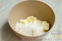 Фото приготовления рецепта: Песочное печенье с малиновой прослойкой и сахарной глазурью - шаг №2