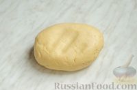 Фото приготовления рецепта: Песочное печенье с малиновой прослойкой и сахарной глазурью - шаг №6