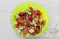 Фото приготовления рецепта: Салат с помидорами, болгарским перцем и плавленым сыром - шаг №8