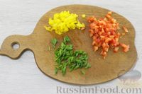 Фото приготовления рецепта: Закуска из помидоров с творогом, болгарским перцем и зелёным луком - шаг №6