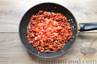 Фото приготовления рецепта: Макароны с фаршем, кабачками и помидорами - шаг №6