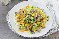 Фото приготовления рецепта: Салат с куриными сердечками, морковью по-корейски, огурцами и перцем - шаг №14