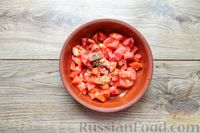 Фото приготовления рецепта: Яичница-болтунья с помидорами, сыром и сметаной (в духовке) - шаг №3