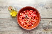 Фото приготовления рецепта: Яичница-болтунья с помидорами, сыром и сметаной (в духовке) - шаг №4