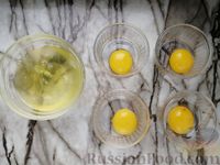 Фото приготовления рецепта: Гренки с яйцами Орсини и сыром (в духовке) - шаг №6