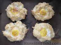 Фото приготовления рецепта: Гренки с яйцами Орсини и сыром (в духовке) - шаг №14