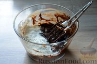 Фото приготовления рецепта: Шоколадные маффины "Брауни" с влажной серединкой - шаг №6