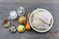 Фото приготовления рецепта: Курица, тушенная с морковью и луком - шаг №1