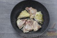Фото приготовления рецепта: Курица, тушенная с морковью и луком - шаг №3