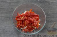 Фото приготовления рецепта: Крабовый салат с овощами, сыром и грецкими орехами - шаг №4