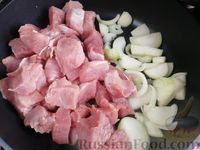 Фото приготовления рецепта: Свинина, тушенная в квасе - шаг №2