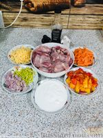 Фото приготовления рецепта: Куриные желудочки в сметанном соусе с овощами и сыром - шаг №1