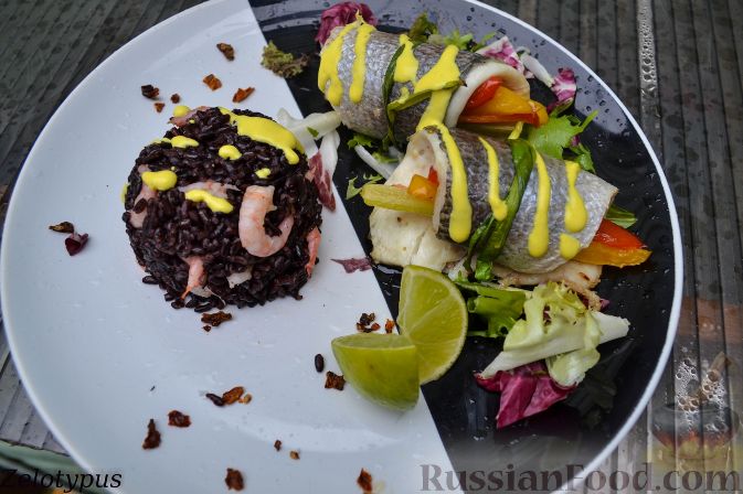 Рецепт Дорадо в рулетиках с овощами, рисом венере и соусом шафран