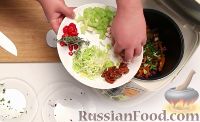 Фото приготовления рецепта: Щи из красной капусты (в мультиварке) - шаг №4