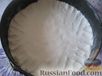 Фото приготовления рецепта: Слоёный пирог со шпинатом и фетой - шаг №10