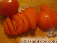 Фото приготовления рецепта: Простой салат из брынзы с овощами - шаг №5