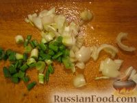 Фото приготовления рецепта: Простой салат из брынзы с овощами - шаг №7