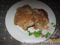 Фото приготовления рецепта: Свинина, тушенная в яблочном соусе - шаг №9