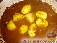 Фото приготовления рецепта: Яйца, тушённые с картофелем, по-Бенгальски  (Dimer Dalna) - шаг №9