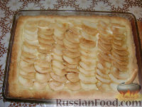 Фото приготовления рецепта: Королевский пирог (с яблоками и творогом) - шаг №10