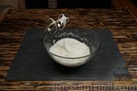 Фото приготовления рецепта: Бисквитные кексы на сгущёнке - шаг №7