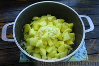 Фото приготовления рецепта: Картофельный суп-пюре со щавелем и кнелями из плавленого сыра - шаг №5