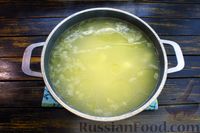 Фото приготовления рецепта: Картофельный суп-пюре со щавелем и кнелями из плавленого сыра - шаг №8