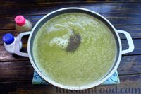 Фото приготовления рецепта: Картофельный суп-пюре со щавелем и кнелями из плавленого сыра - шаг №17
