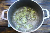 Фото приготовления рецепта: Картофельный суп-пюре со щавелем и кнелями из плавленого сыра - шаг №4