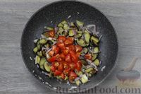Фото приготовления рецепта: Макароны с баклажанами, помидорами и брынзой - шаг №6