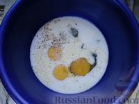 Фото приготовления рецепта: Омлет с сосисками, помидорами и стручковой фасолью - шаг №3