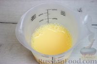 Фото приготовления рецепта: Слоёный рулет с персиками - шаг №3