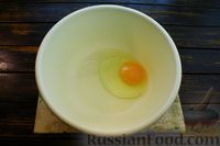 Фото приготовления рецепта: Горячие бутерброды с яйцом, ветчиной и сыром (на сковороде) - шаг №4