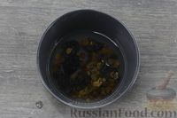 Фото приготовления рецепта: Пшённая каша с черносливом и изюмом (без молока) - шаг №4