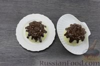 Фото приготовления рецепта: Творожно-шоколадные кексы с бананом, из рисовой муки (в микроволновке) - шаг №11