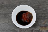 Фото приготовления рецепта: Сосиски с болгарским перцем в соево-томатном соусе - шаг №5