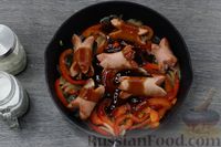 Фото приготовления рецепта: Сосиски с болгарским перцем в соево-томатном соусе - шаг №6