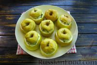 Фото приготовления рецепта: Яблоки, фаршированные рисом и зеленью, запечённые в духовке - шаг №17