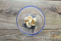 Фото приготовления рецепта: Смузи из яблока, банана, шпината и кокосового молока - шаг №2