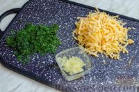 Фото приготовления рецепта: Пекинская капуста, запечённая с сыром, творогом, сладким перцем и помидором - шаг №3