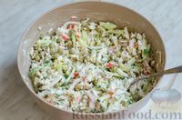 Фото приготовления рецепта: Салат с крабовыми палочками, кальмарами, яйцами и зелёным горошком - шаг №11