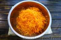 Фото приготовления рецепта: Морковные котлеты с сыром - шаг №2