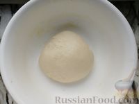 Фото приготовления рецепта: Закусочные ватрушки с сырно-чесночной начинкой - шаг №7