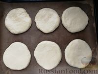 Фото приготовления рецепта: Закусочные ватрушки с сырно-чесночной начинкой - шаг №11