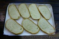 Фото приготовления рецепта: Горячие бутерброды с жареным луком, сыром и свежими помидорами - шаг №7