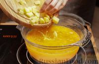 Фото приготовления рецепта: Сырный суп с курицей и вермишелью - шаг №8